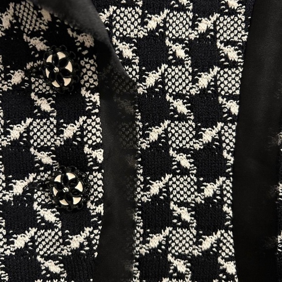 Very slimming houndstooth St John Jacket - Picture 3 of 9